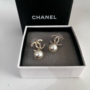 AUTH Chanel pearl earrings